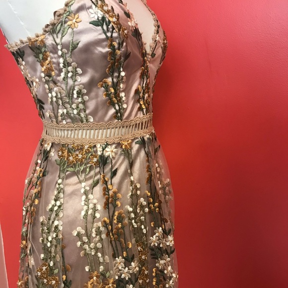 SOLD ⚡️⚡️⚡️AQUA NWT floral plunge embroidered gown - Picture 6 of 8